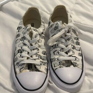 Women’s size 9 Pineapple Converse
